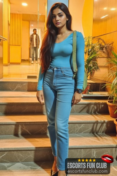 Farah young escort Adajan Surat