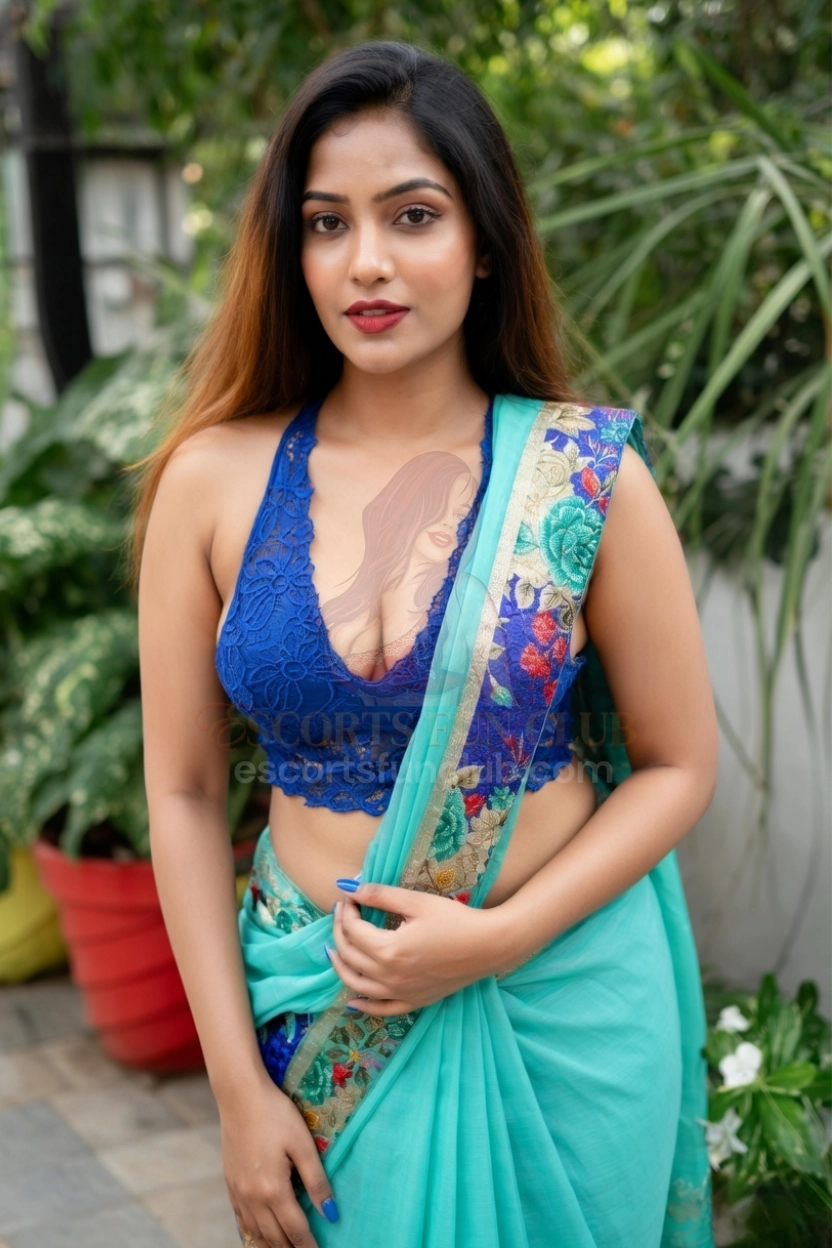 Meera - Curvy Housewife Escort in Goregaon Mumbai