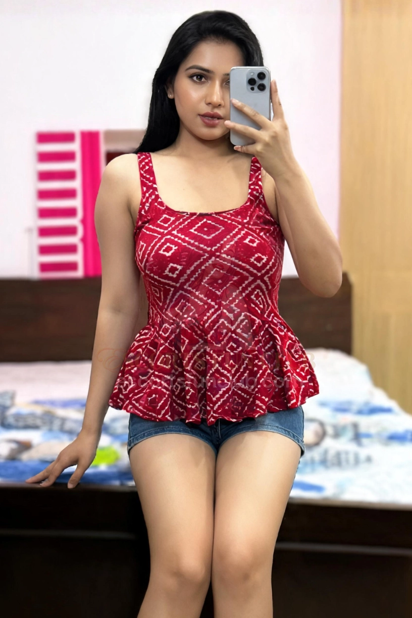 Meera - Curvy Housewife Escort Mumbai