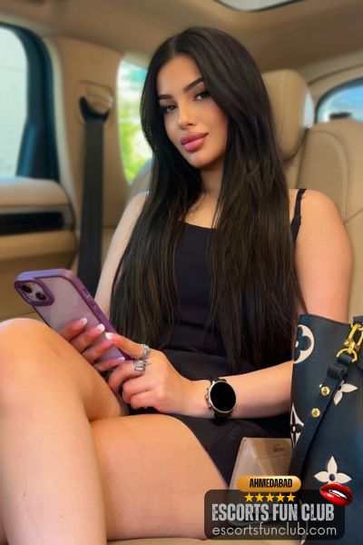 Neelam mature call girl Thaltej Ahmedabad