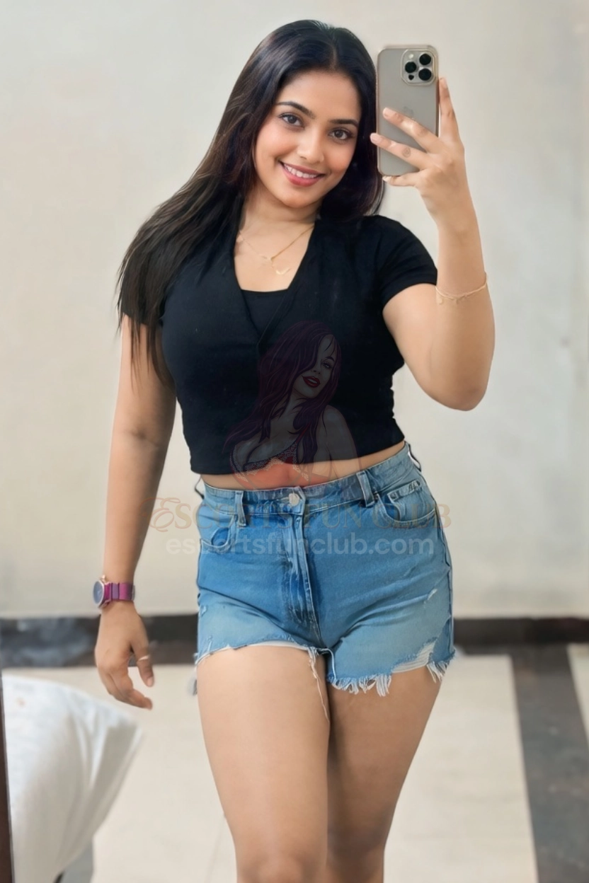 Pari - Petite Cute Escort in Kandivali Mumbai
