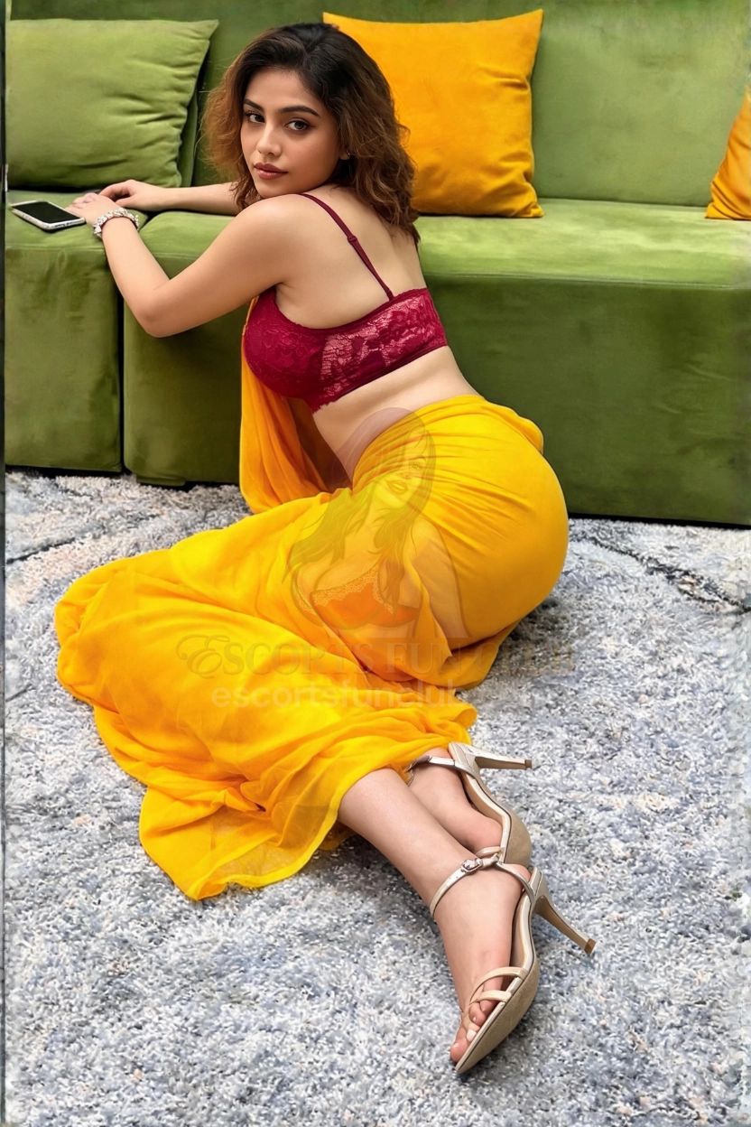 Pooja - Modern Housewife Escort in Andheri Mumbai