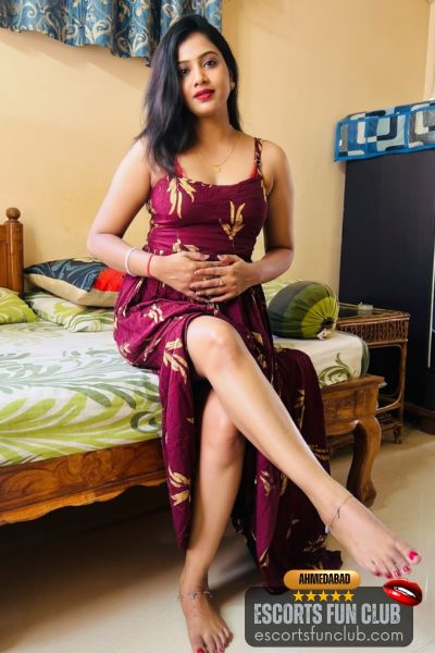 Sneha young escort Prahlad Nagar Ahmedabad