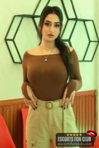 Zoya muslim escort Adajan Surat